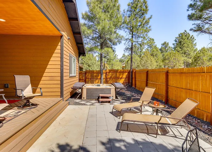 Hot Tub & Outdoor Living: Relaxing Show Holiday home